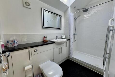 Annexe Shower Room