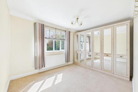 Bedroom 1q