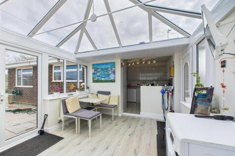 Sun Room/Dining Area