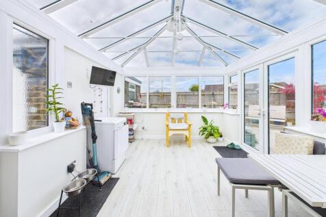 Sun Room/Dining Area