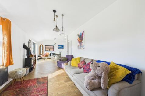 Open Plan Living / Kitchen