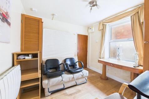 Studio Reception Room/Bedroom