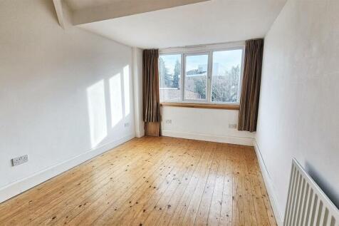 Bedroom 4.jpg