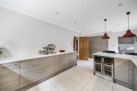 1310546-4-686bd5f...