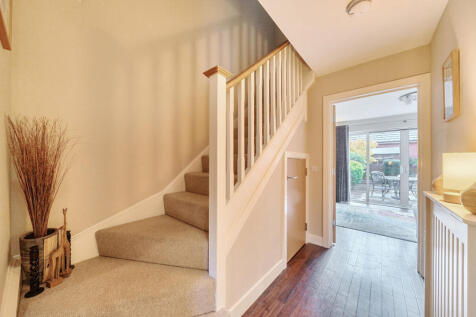 1370718-7-68f6667...