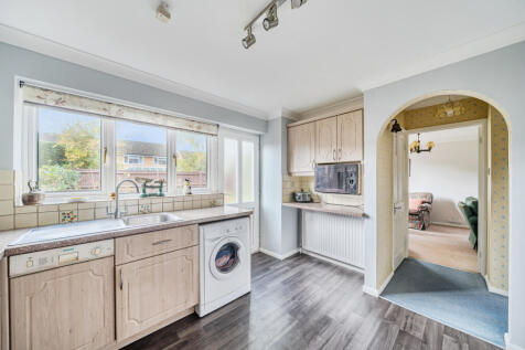 1370769-6-68f75fb...