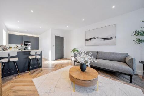 Lounge/ Dining Area 