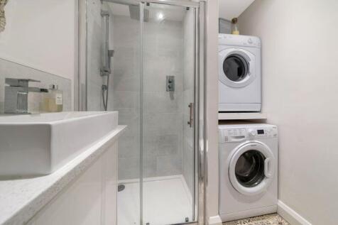 UTILITY / SHOWER ROOM