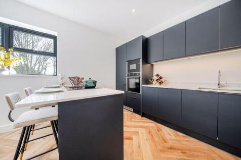 Kitchen and Breakfast Area