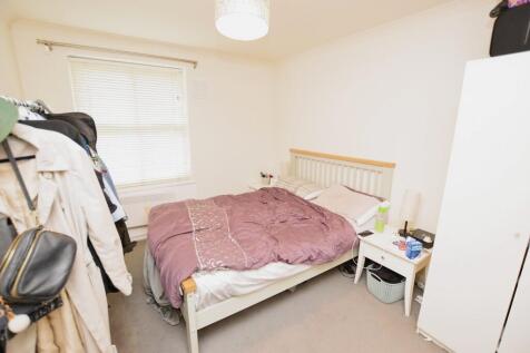 e5ce0826-Bedroom