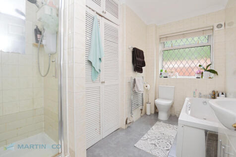 ddf3d642-Bathroom