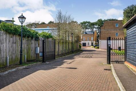Exclusive Gated Entrance