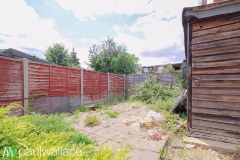 110&#39; South West Facing Rear Garden