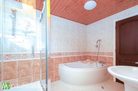 Four Piece Bathroom / W.C.