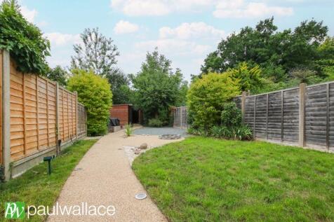 120&#39; Rear Garden