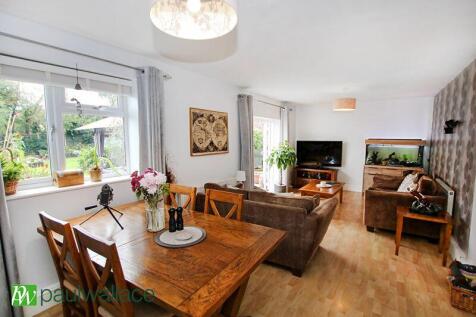 Lounge/Dining
