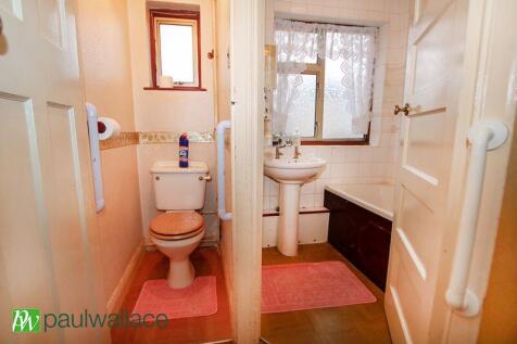 Separate WC &amp; Bathroom