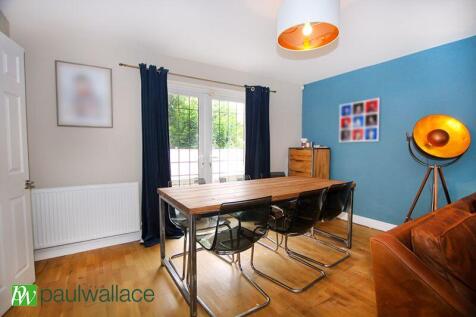 Lounge/Dining Area