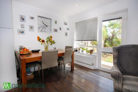 Lounge/Dining Area