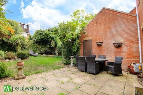 Garden with Garage