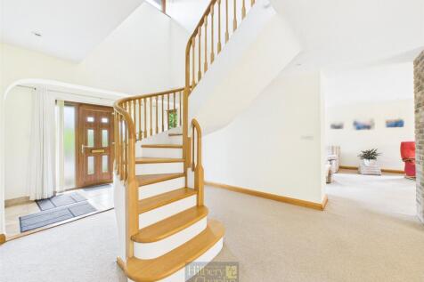 Entrance/Stairs