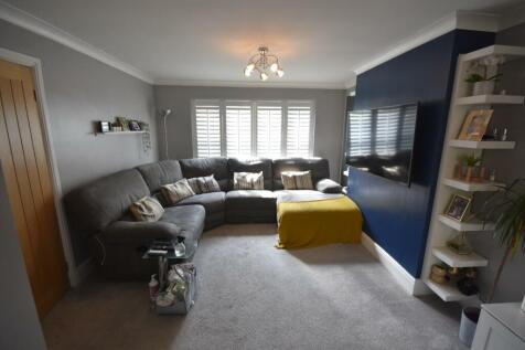 LOUNGE/DINING AREA