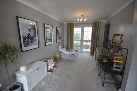 LOUNGE/DINING AREA