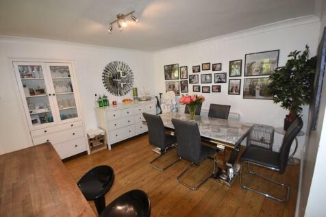 DINER/FAMILY SPACE