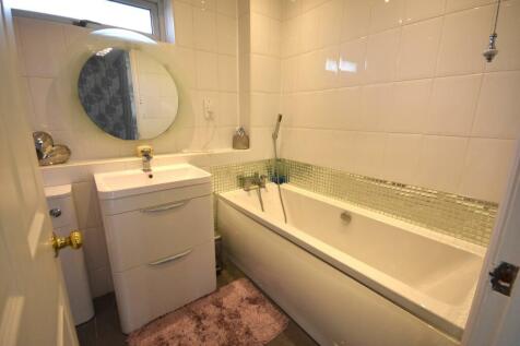 FAMILY BATHROOM SUITE