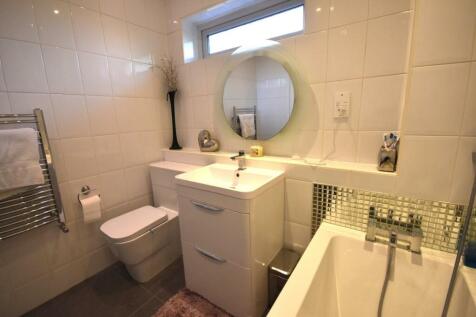 FAMILY BATHROOM SUITE