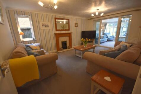 FAMILY LOUNGE