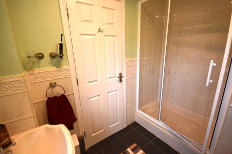 MASTER EN-SUITE