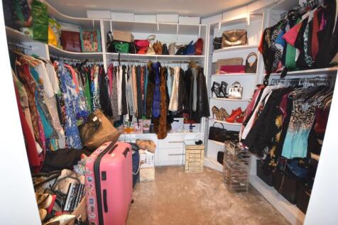 DRESSING AREA