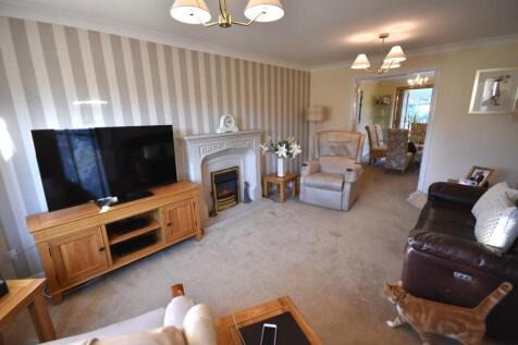 BAY FRONTED LOUNGE