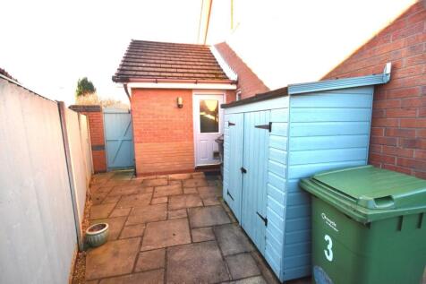 SIDE STORAGE AREA