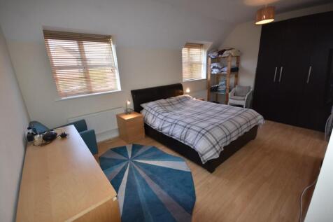 MAIN BEDROOM