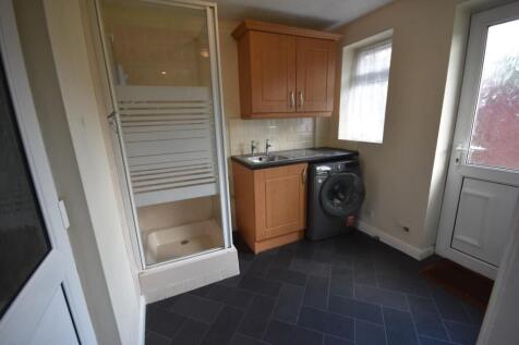 UTILITY/SHOWER ROOM