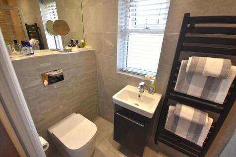 EN SUITE