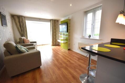OPEN PLAN LIVING/KITCHEN