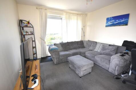 OPEN PLAN LIVING/KITCHEN