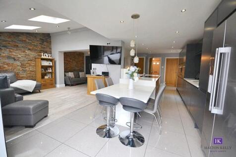 SEPARATE DINING ROOM/SNUG