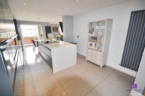 KITCHEN ALTERNATE ANGLE