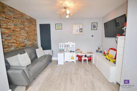 SEPARATE DINING ROOM/SNUG