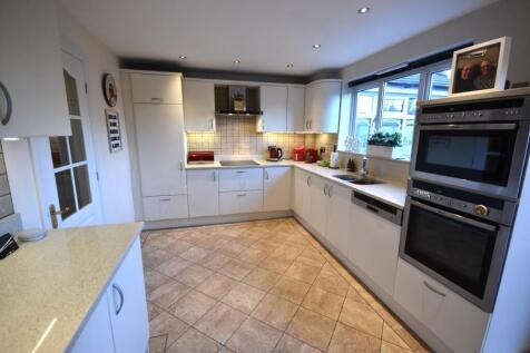 BESPOKE FITTED KITCHEN