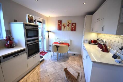 BESPOKE FITTED KITCHEN