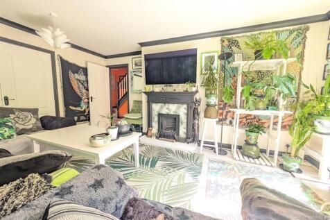 Living Room 2.jpg