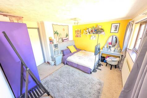 Bedroom A.jpg