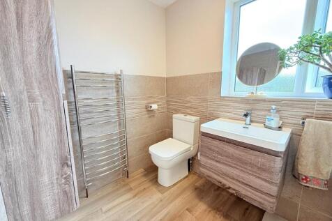 newbathroom1.jpg