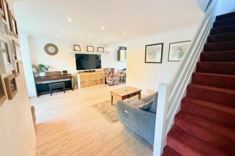 newlivingroom.jpg