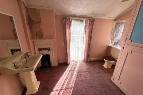 bathroom1.jpg